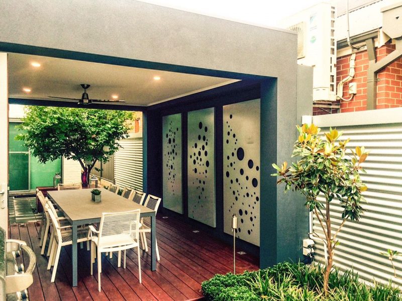 Alfresco with texture coat columns and bulkheads